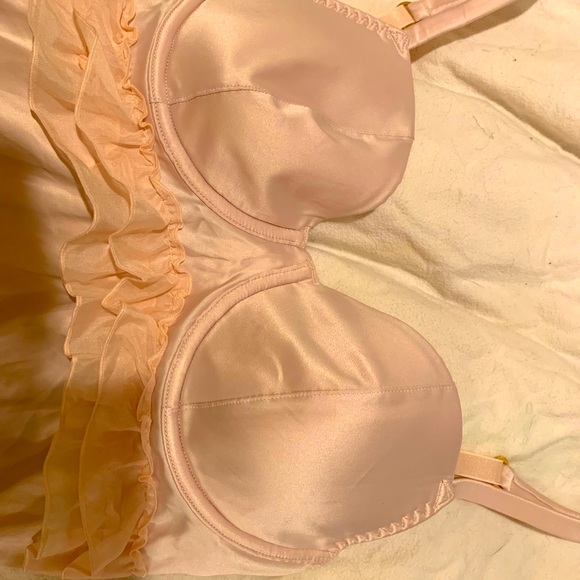 Stunnning silky Victoria’s Secret pink rare size M ( 36C)lingerie flirty sexy